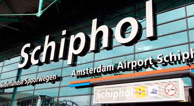 Amsterdam Airport is located 9 km from Amsterdam city centre. 